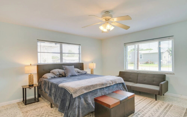 Waterfront Okeechobee Getaway w/ Backyard Dock!