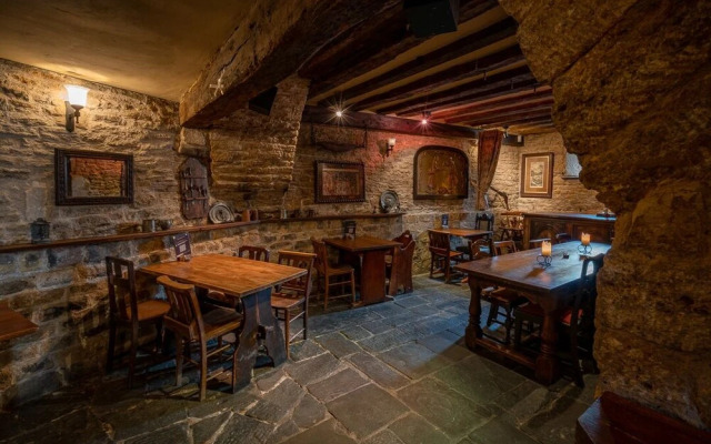 The George Inn & The Plaine
