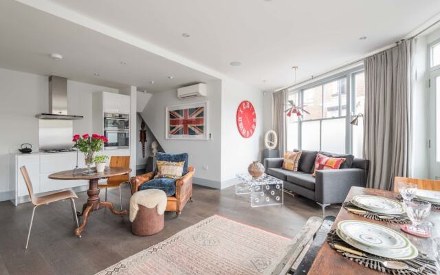 Classic Hammersmith Home by Ravenscourt Park