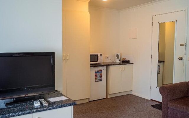Redwood Manor Motel Apartments