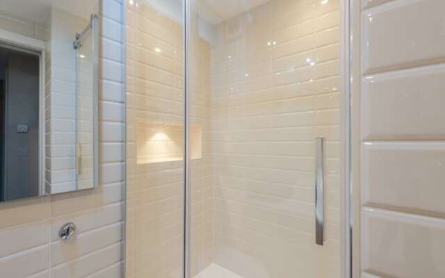 Modern 2 Bedroom Apartment, Wandsworth Town