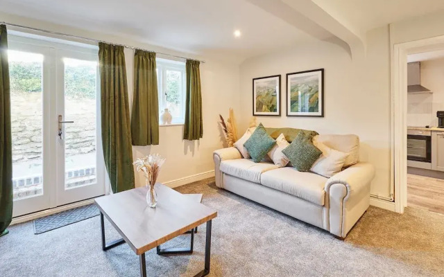 Host Stay Raven s Nest Suite