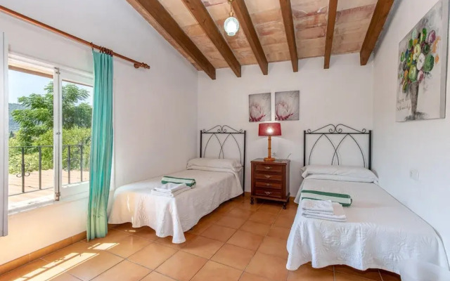 Traditional Charm With Private Pool