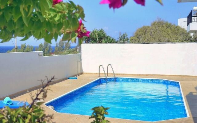 Villa Only 50m To The Sea, Sleeps 12, Polis