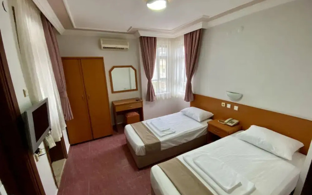 Amanda Hotel