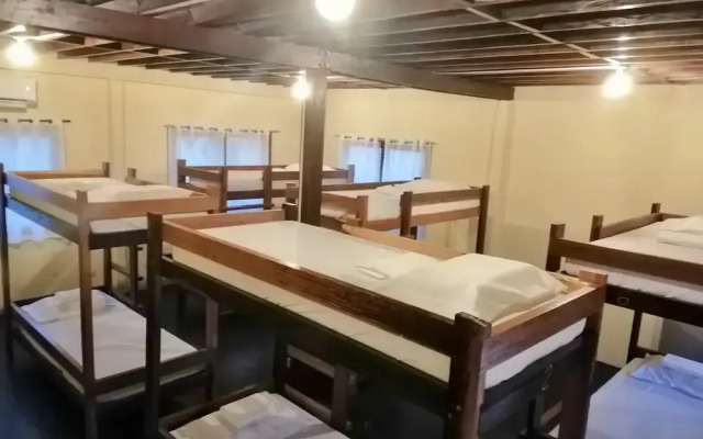 Ilakai Hostel - Adults Only