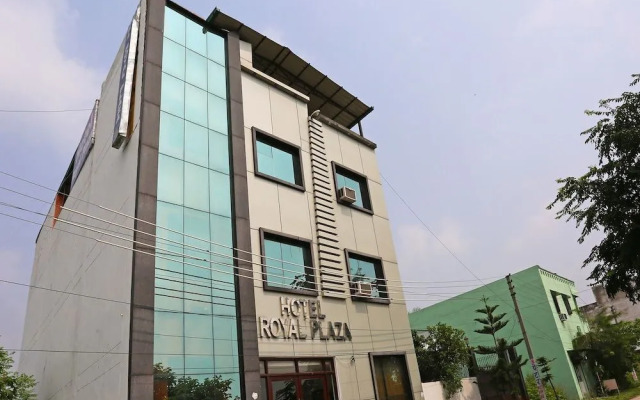 OYO 9846 Royal Plaza