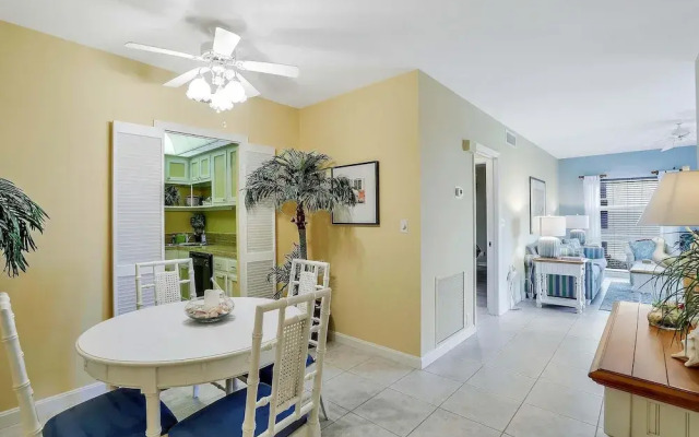 Bungalow-style Beachfront Condo With Pool