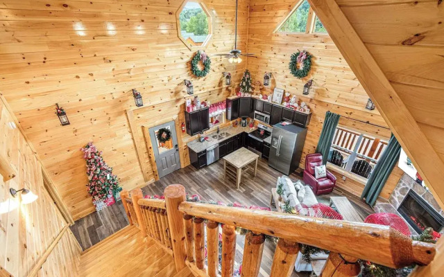 XmasCabins by SmokyStays - Christmas Themed Year Round