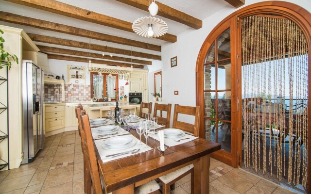 Stunning Home in Icici With Sauna, Wifi and 4 Bedrooms