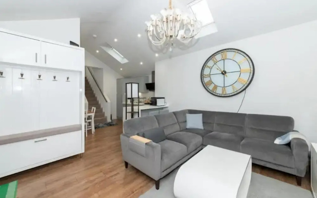 2-bed House in Reading-near Town-sleeps 4