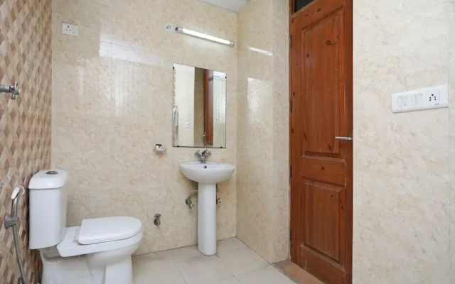 OYO 12502 City Hotel