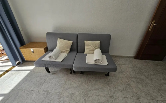 City Apartment With Pool Access