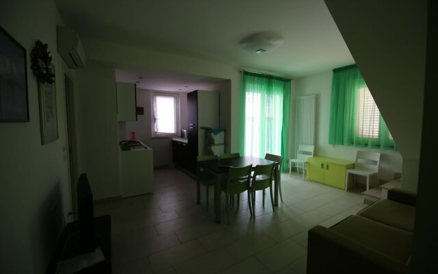 Apartment 20 Meters From The Sea 7 Beds With Small Sea View