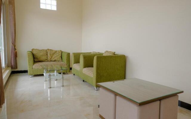 OYO 1979 Alif Family Residence