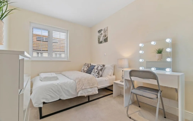 Impeccable 3-bed House in Hornchurch