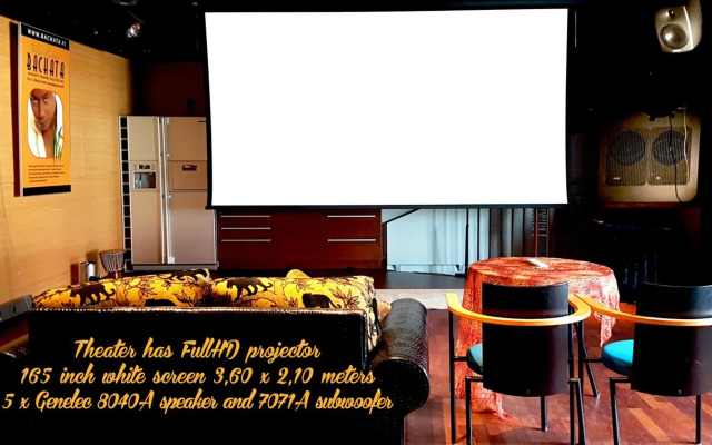 Theater and Beach Apartment