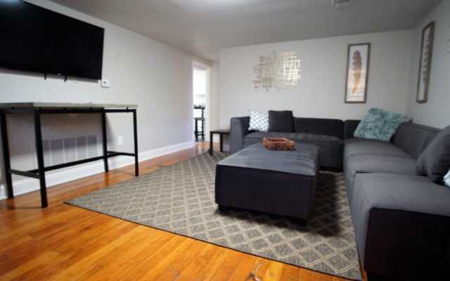 Charming Bungalow Next to UNC - Free Cruiser Bikes!