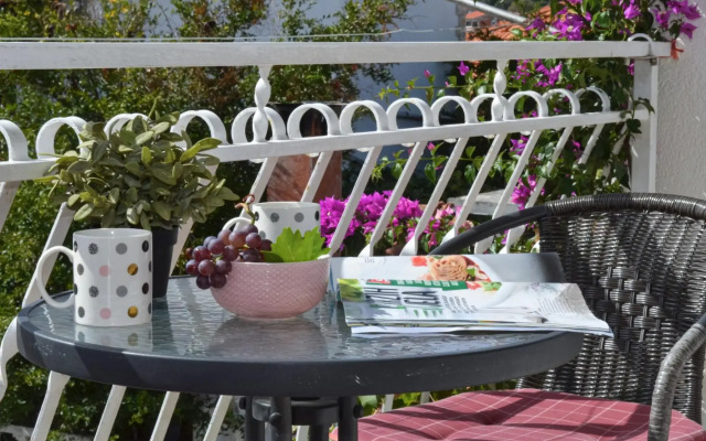 Paž - 28m From the Beach - A2