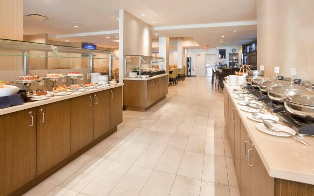 Holiday Inn Vancouver Centre by IHG