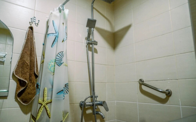 Nice And Warm 1Br At Belmont Residence Puri Apartment