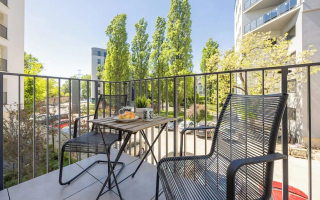 Elegant Studio for 2 by Renters