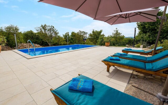 Beautiful Home in Kras With Wifi and 2 Bedrooms