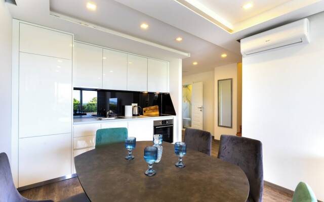 Luxury Penthouse Apt on beach Makarska