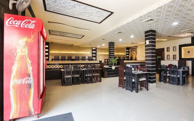 Capital O 38771 Hotel J7 International