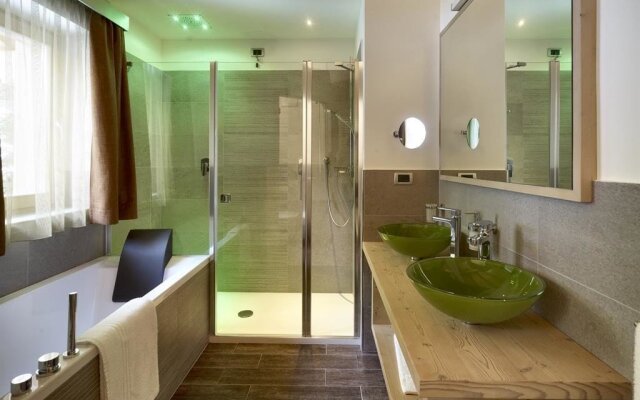 Residence Color Home