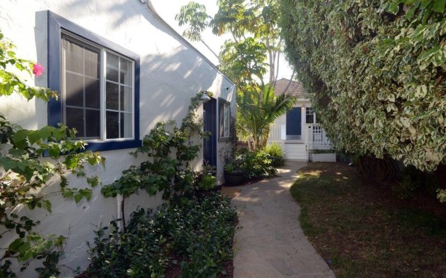 Charming 2br/2ba Cottage - Close to the Beach
