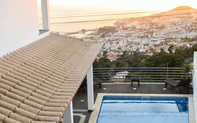 House With 3 Bedrooms in Funchal, With Wonderful sea View, Private Poo