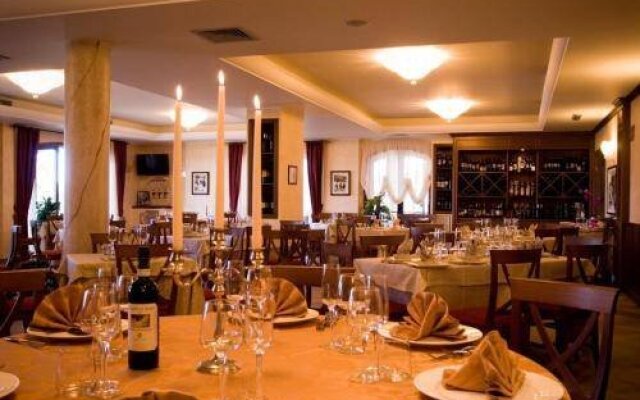 Tolfa Hotel