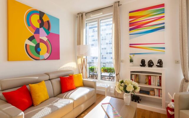 Bright and Colourful Apartment in the City Centre