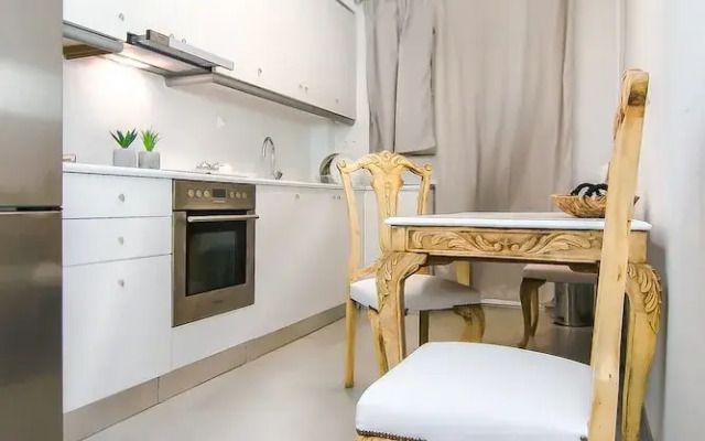 Charming 2 bdr apt next to Piraeus port
