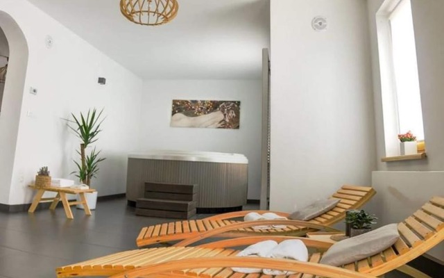 Secluded Holiday Home with Hot Tub in Kozji Vrh