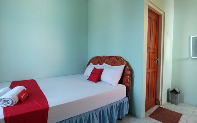 RedDoorz near Mangrove Forest Kupang