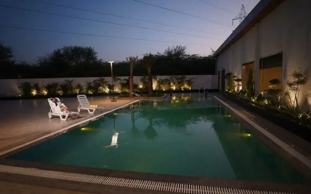 Crown Park Luxury Hotel