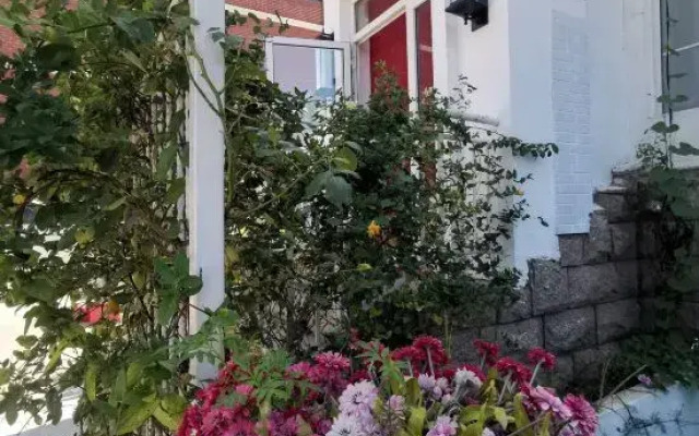 Qingdao Lanhu Meishu