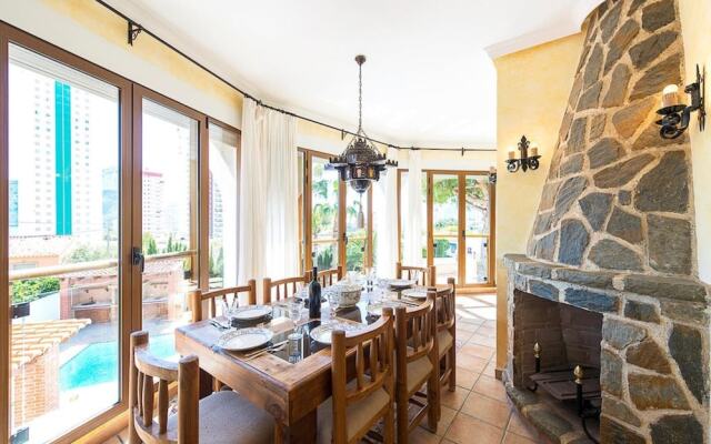 Villa - 4 Bedrooms with Pool and WiFi - 106398