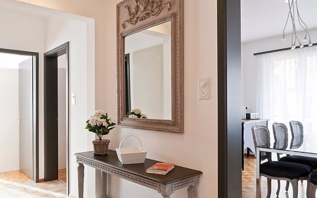 Large Suite 34623