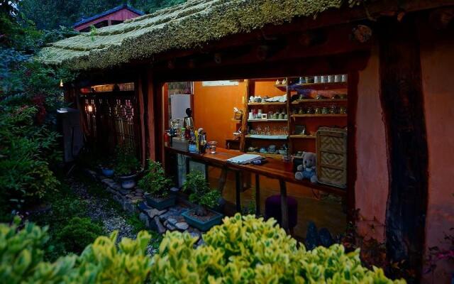 Jeonju Namugeuneul and Geunsoonae Chogajip