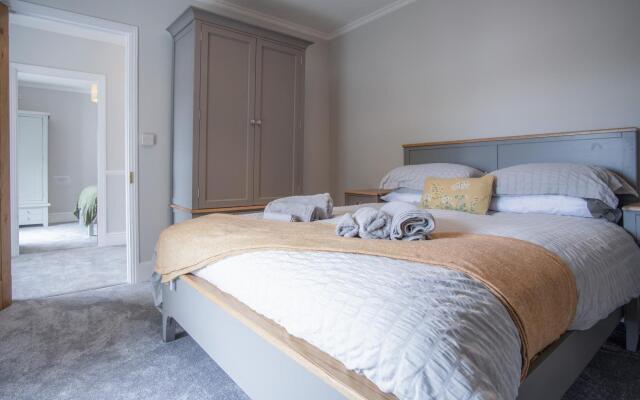 Pendeilo Villa - 5 Bedroom Holiday Home - Amroth