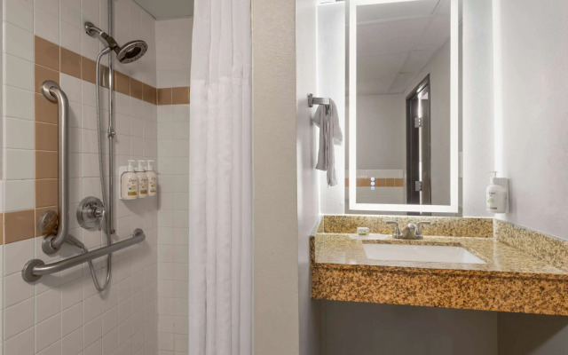 AmericInn by Wyndham Shakopee Near Canterbury Park