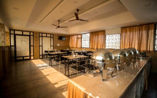 Oak Field Inn