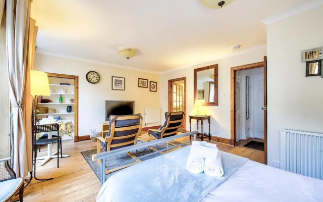 JOIVY Royal Mile Apartment for Two - Location, Location!