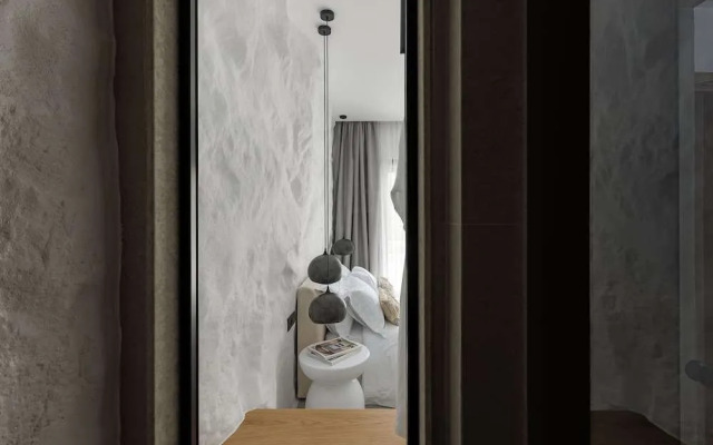 White Art Suites
