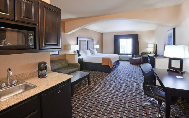 Holiday Inn Express & Suites Denton North by IHG