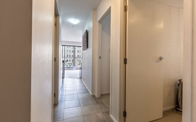 Cosy Two Bedroom in CBD with Pool