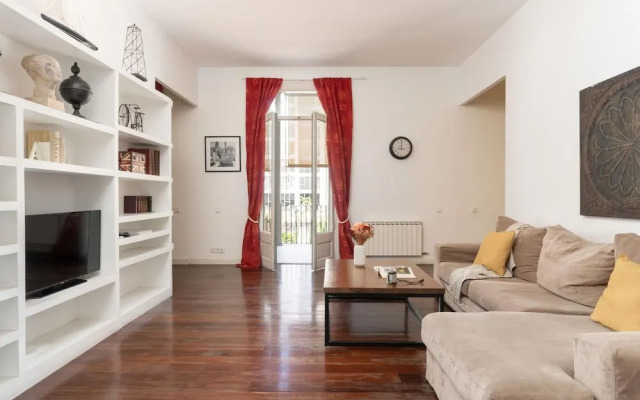 Apartamento de Tres Habitaciones con Terraza 11B